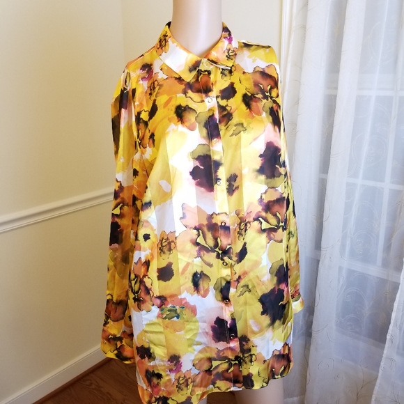 T Tahari
Printed Tonal Stripe Shirt
M - Picture 3 of 7